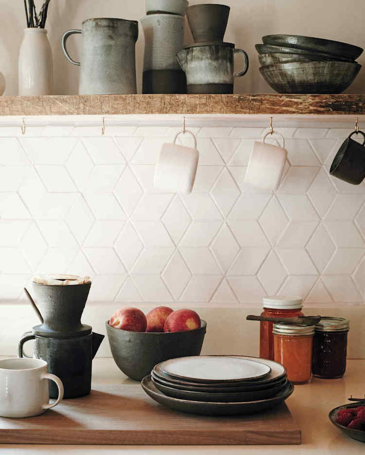 decorer un mur blanc carreaux geometriques dosseret cuisine