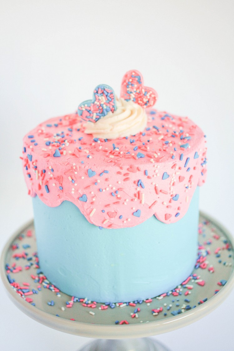 déco baby shower gâteau avec sprinkles