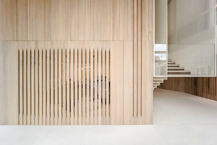 décoration minimaliste escalier flottant bois appartement design