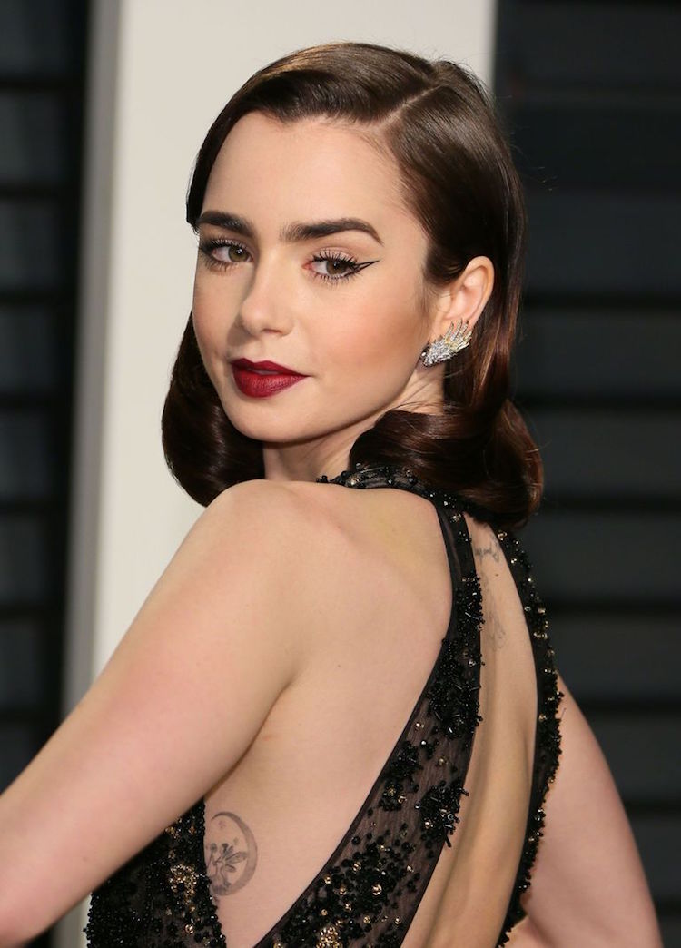 eye liner retro rouge levres rouge Lily Collins
