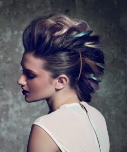 faux hawk femme mèches colorés coiffure superbe
