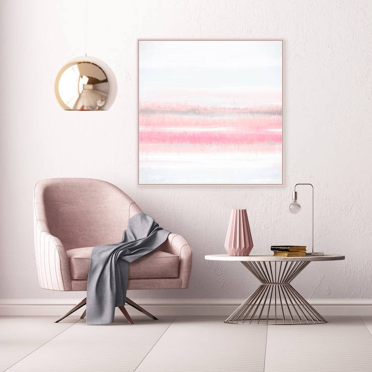 grand tableau abstrait en blanc et rose pastel harmonie avec les meubles