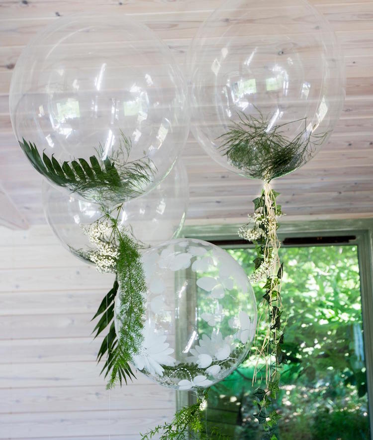 idée déco géniale - ballons transparents remplis de verdure