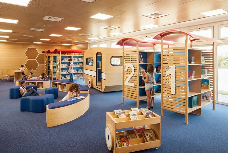 mobilier sur mesure bois bibliothèque enfants design novateur école maternelle Sarit Shani Hay studio