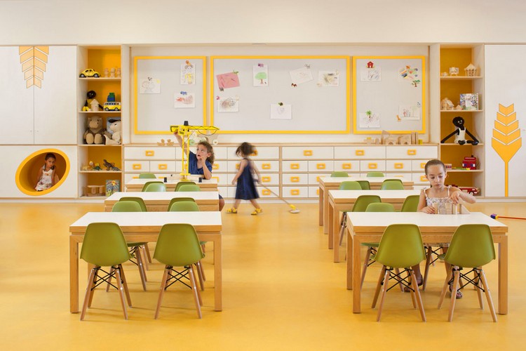 mobilier sur mesure bois salle classe enfants école maternelle Israël