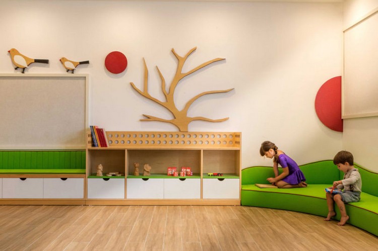mobilier sur mesure moderne bois plastique matériaux spécials design novateur école maternelle Shani Hay
