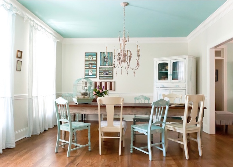 peinture plafond couleur bleu-vert pâle de style cottage chic