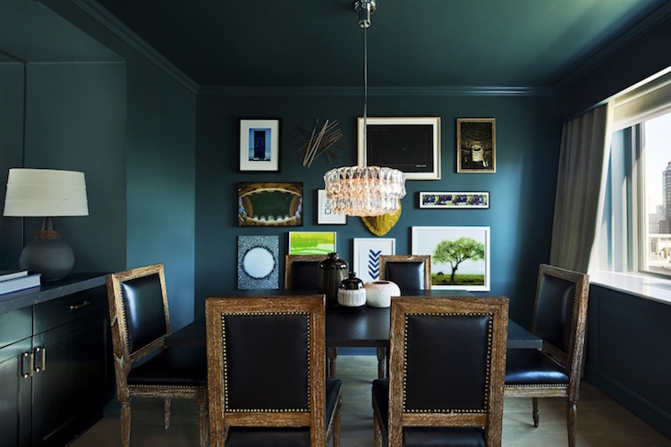 peinture plafond et murs salle à manger en couleur bleu pétrole