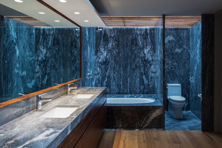 plan de travail salle de bain marbre gris plancher bois deco marbre