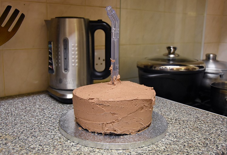 recette gravity cake nappage cocolat paille tige préparation gâteau suspendu originale fait maison