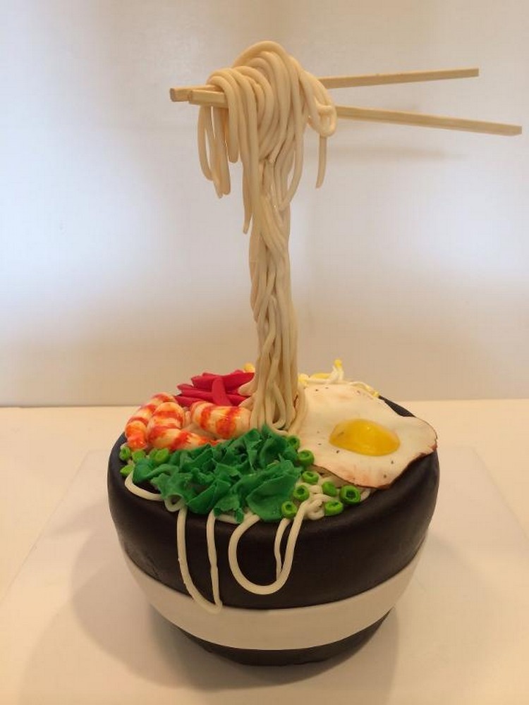 recette gravity cake nouilles japonais idée insolite déco gâteau suspendu