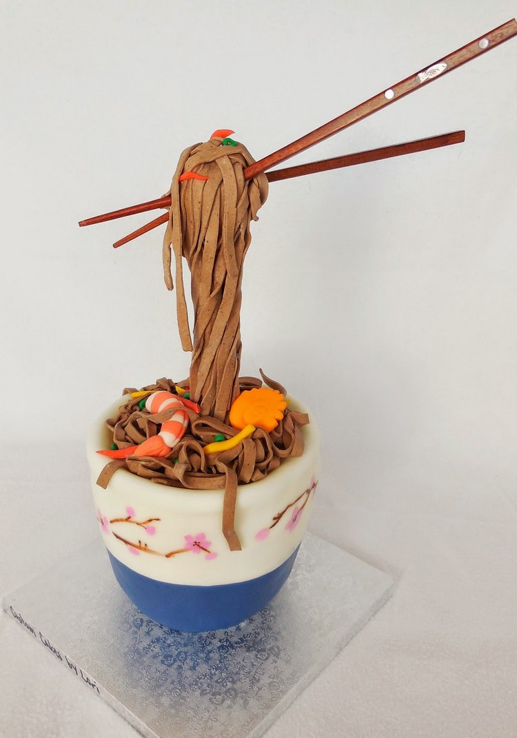 recette gravity cake originale adultes imitant nouilles idée déco gâteau réaliste