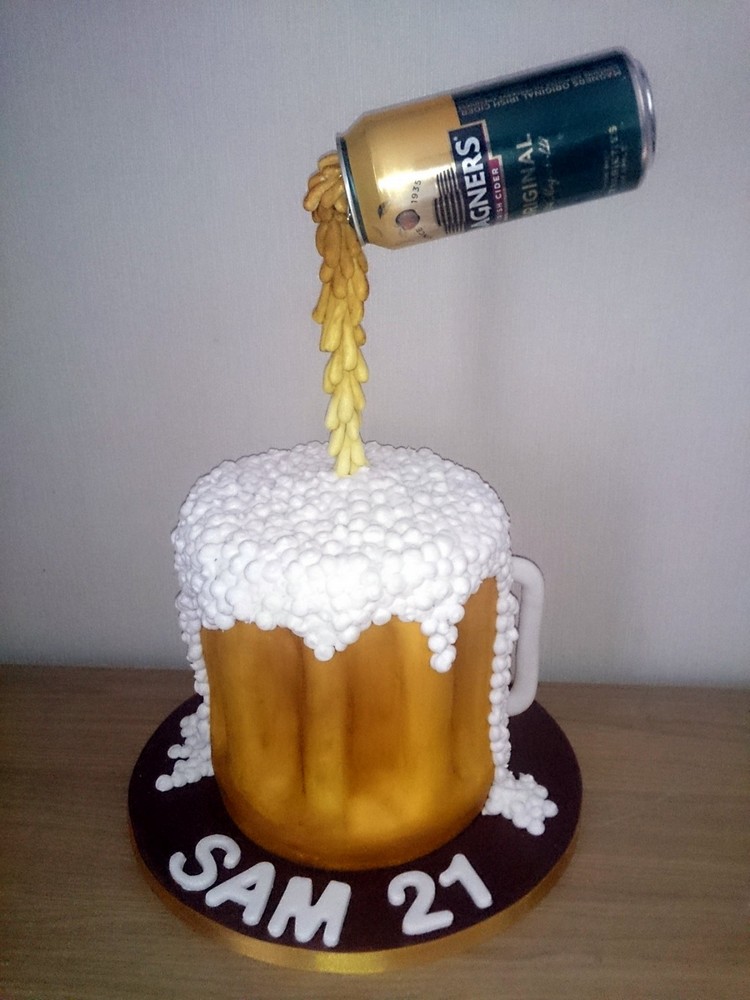 Gateau En Forme De Bouteille De Biere