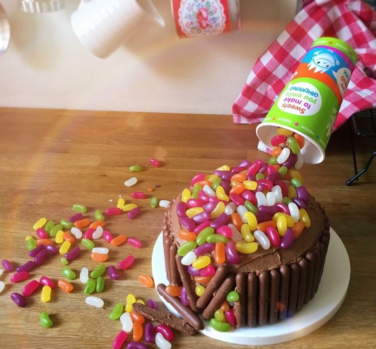 recette gravity cake pour petite fille gâteau suspendu bonbons haricots