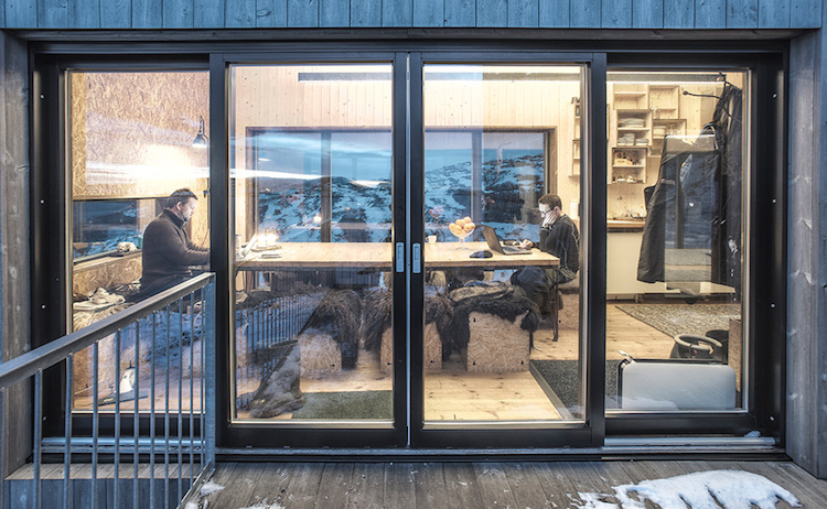 refuge artiste norvege bardage interieur bois osb
