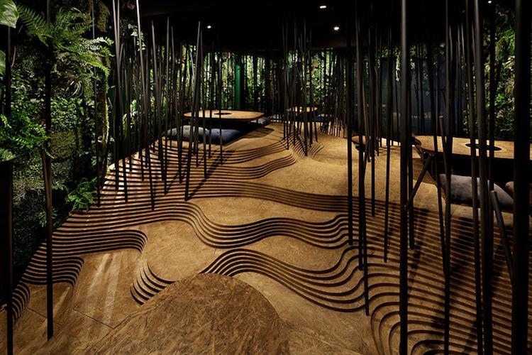 restaurant foret yakiniku tuyaux acier arbres interieur chaleureux