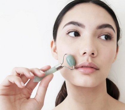 roller visage astuces comment soigner notre peau visage cou