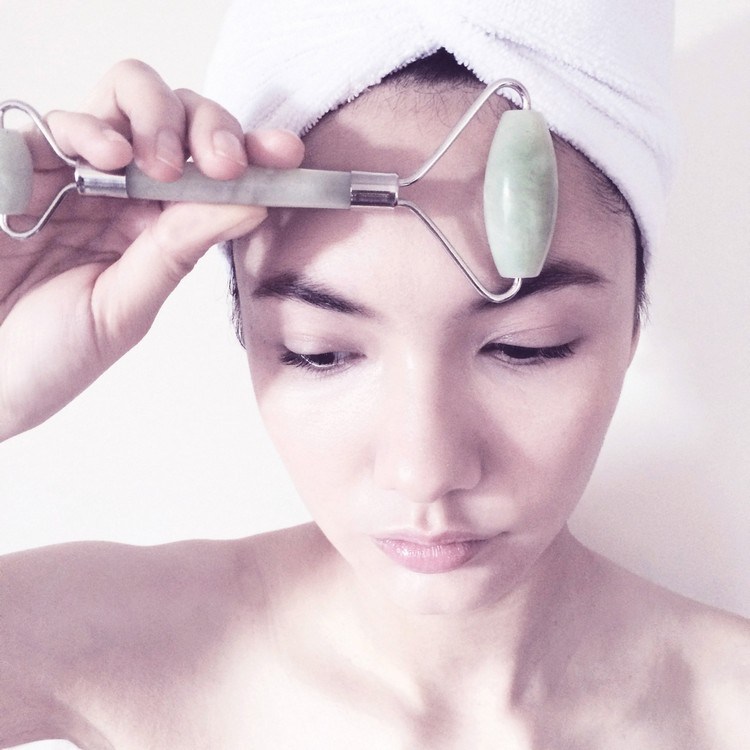 roller visage derma produit révolutionnaire soin visage corps femme