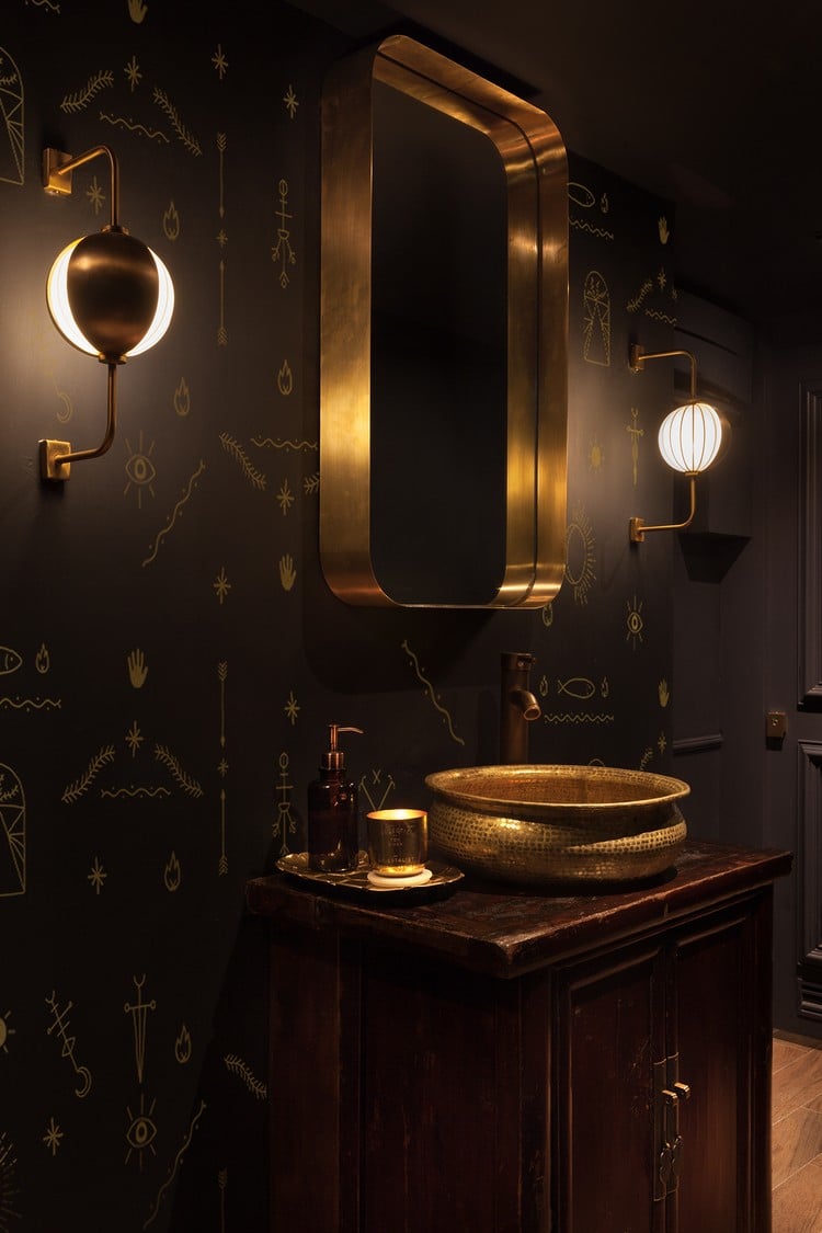 salle de bain noire design moderne