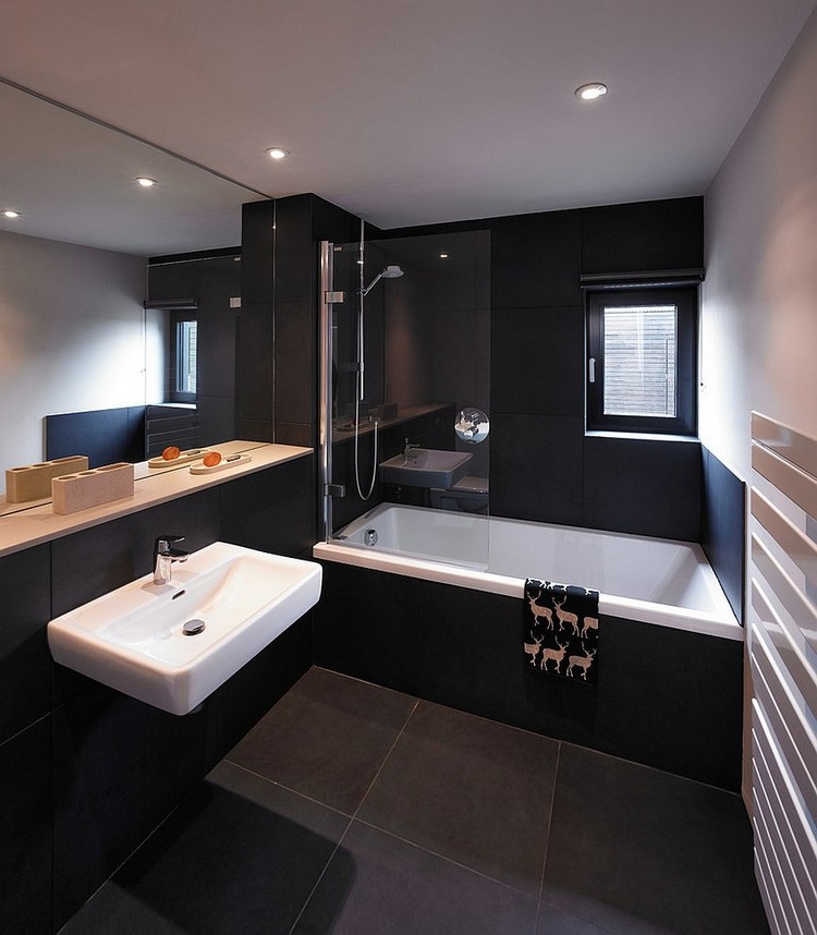 salle de bain noire grand miroir idées modernes