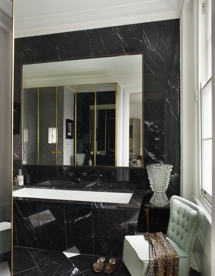 salle de bain noire marbre design moderne
