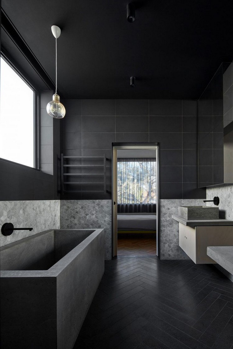 salle de bain noire suspension déco moderne