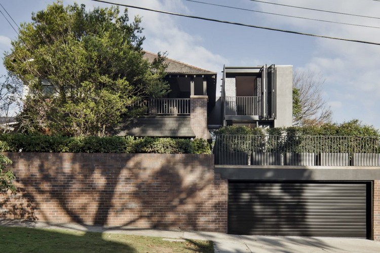 volets pliants design alu résidence architecte contemporaine Australie façade briques béton bois