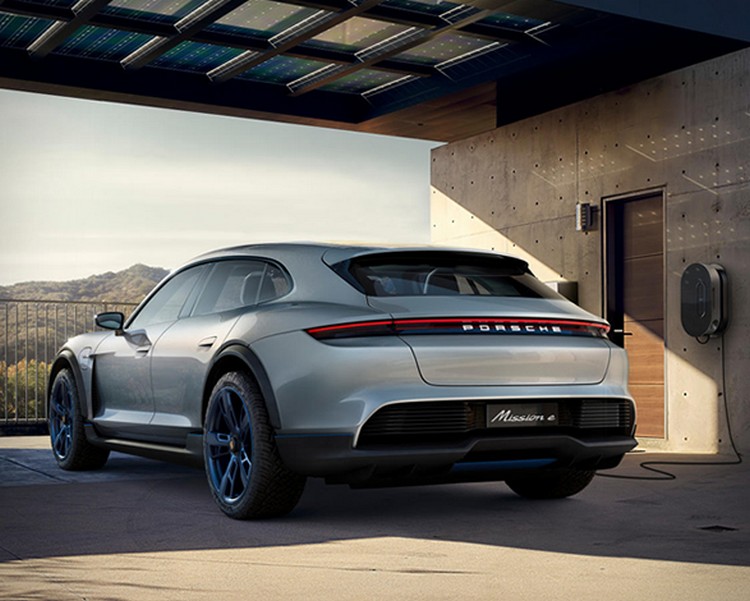 Porsche Mission E concept électrique haut gamme lignes épurés futuristes