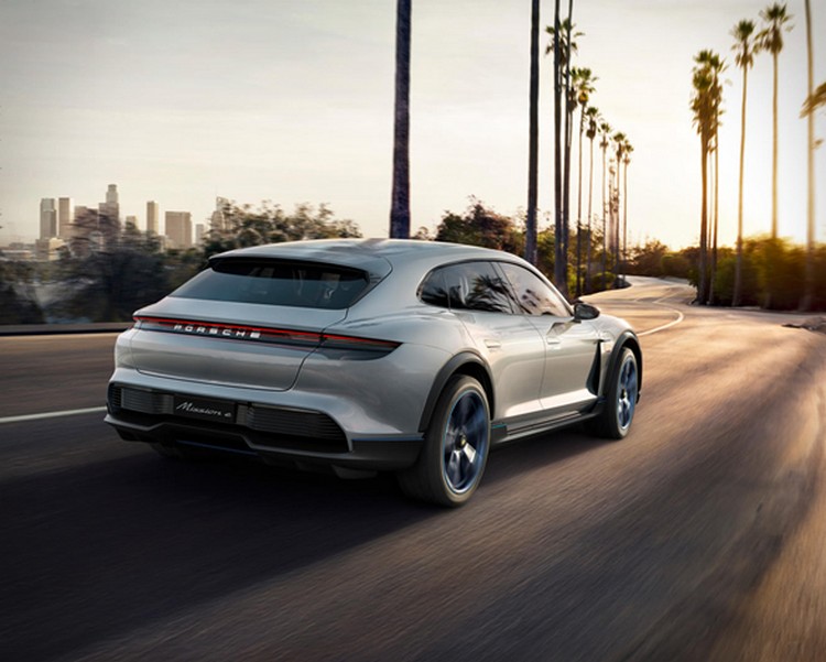 Porsche Mission E hyper voiture sportif premier concept électrique lancement 2020