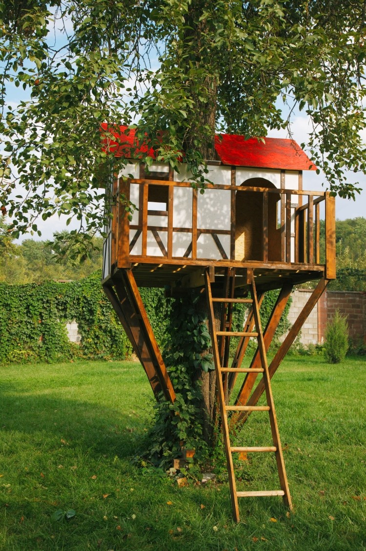 aire de jeux pour jardin cabane arbres arrière cour design bois