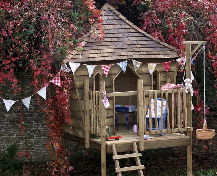 aire de jeux pour jardin comment aménager petite cabane bois arbres arrière cour pour enfants