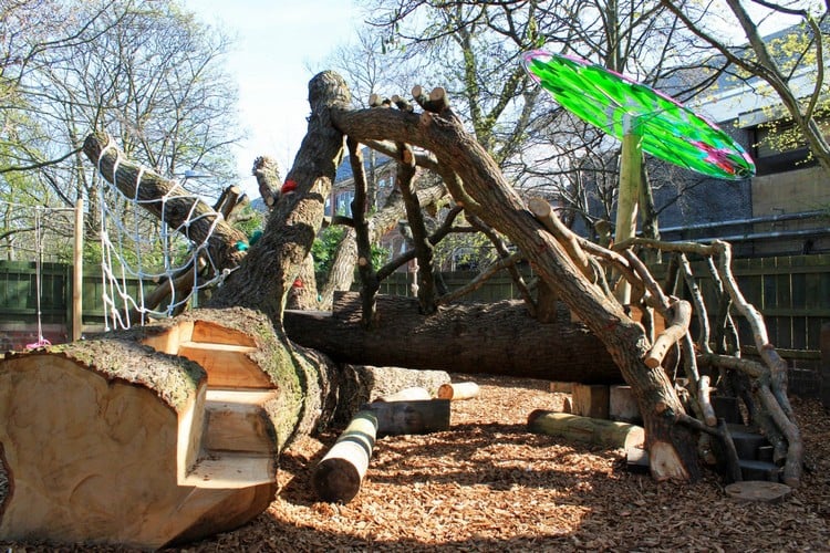 aire de jeux pour jardin enfants idée créative design bois style innovant zone divertissement