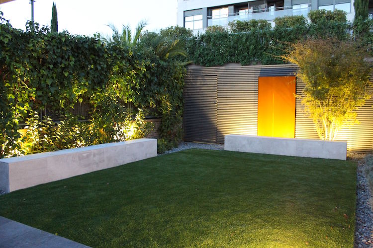 amenagement jardin moderne beton acier corten haie vive