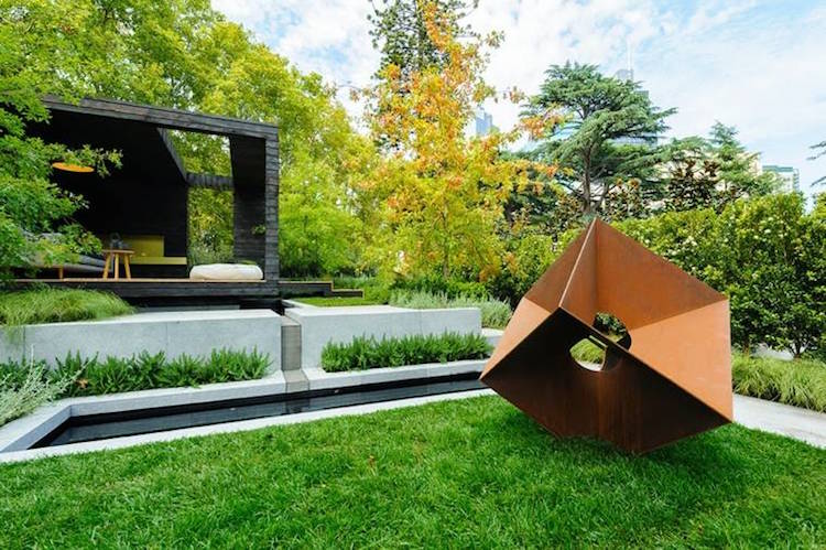 amenagement paysager moderne sculpture jardin acier corten
