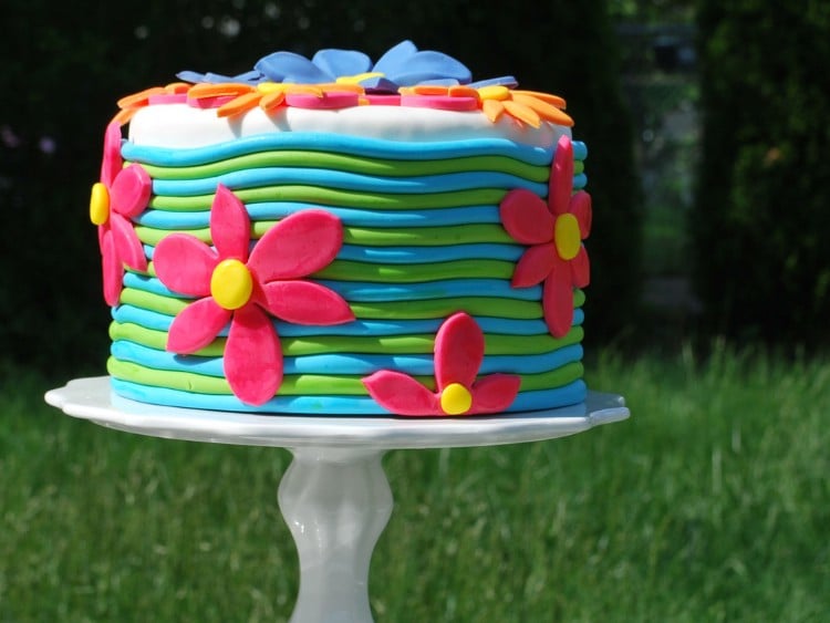 anniversaire printemps idée décoration gâteau