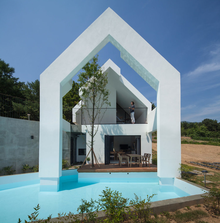 architecture geometrique terrasse bois piscine beton