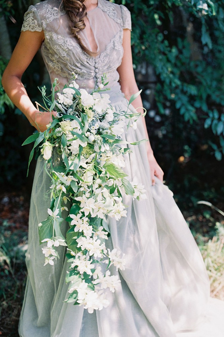 bouquet de mariée en cascade bohème chic
