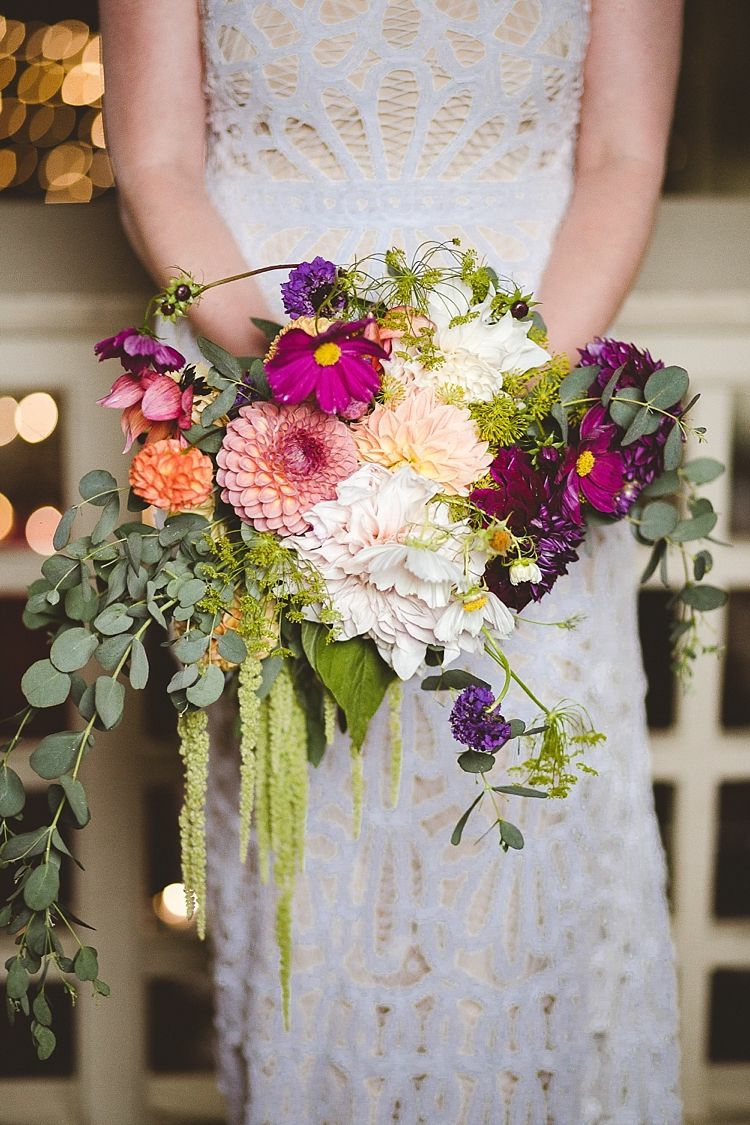bouquet de mariée en cascade différentes fleurs