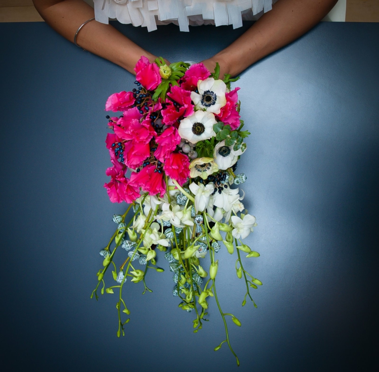 bouquet de mariée en cascade fleurs à privilégier