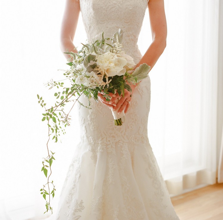 bouquet de mariée en cascade jolie composition florale