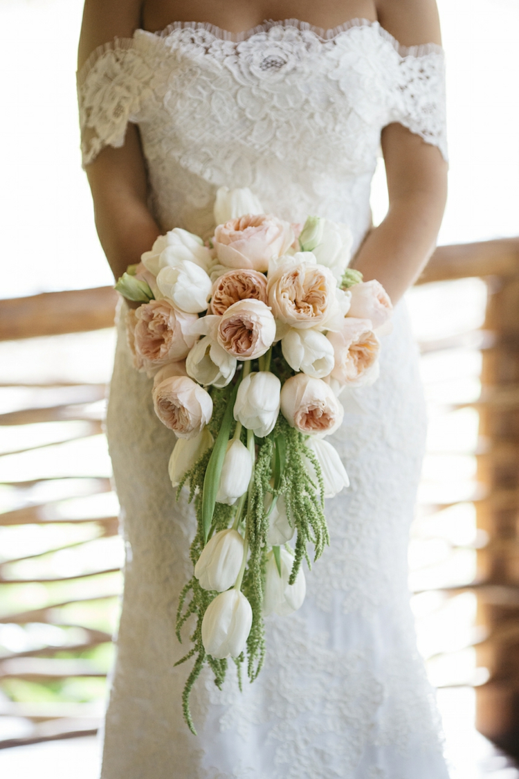 bouquet de mariée en cascade jolies pivoines