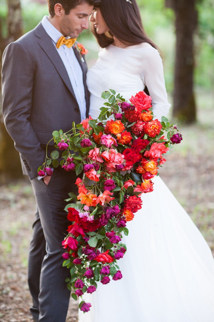 bouquet de mariée en cascade jolies roses