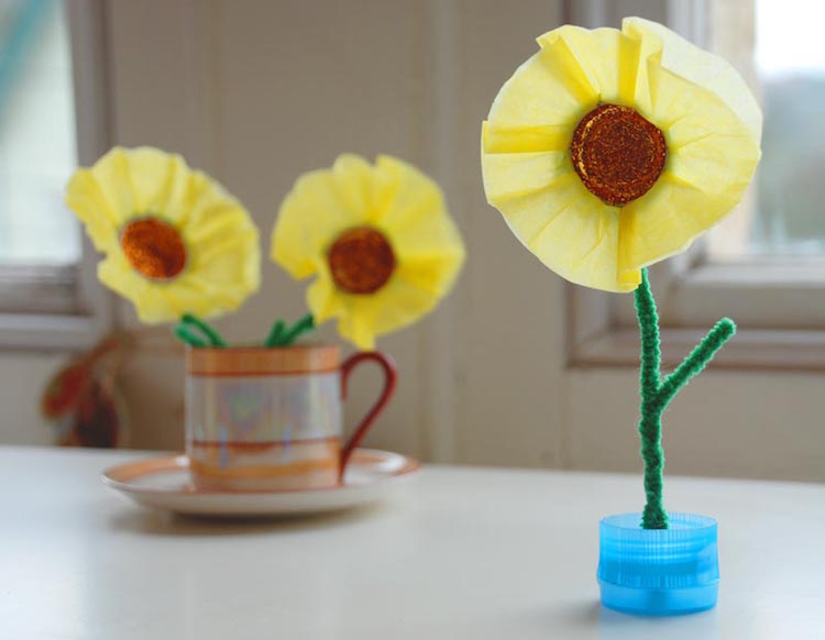 bricolage de printemps pour enfants fleurs papier nettoie pipes