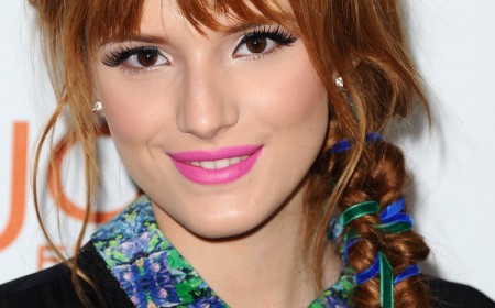coiffure avec ruban tresse epi ruban Bella Thorne