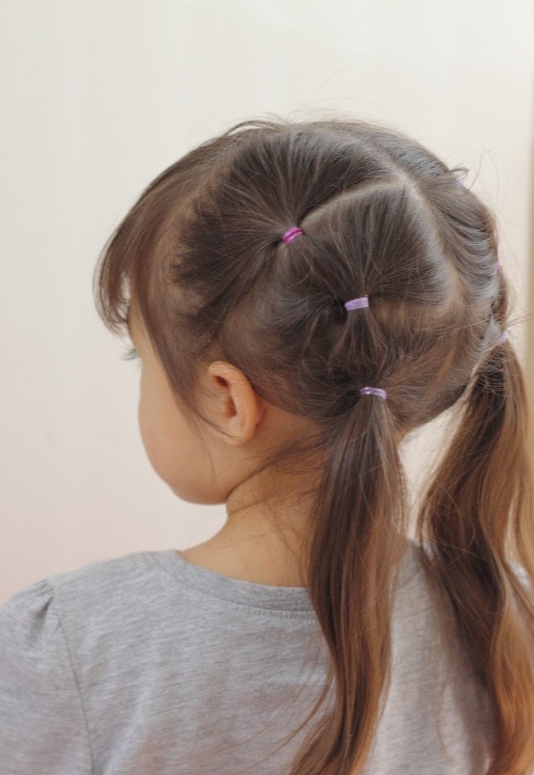 coiffure facile pour petite fille couettes elastiques