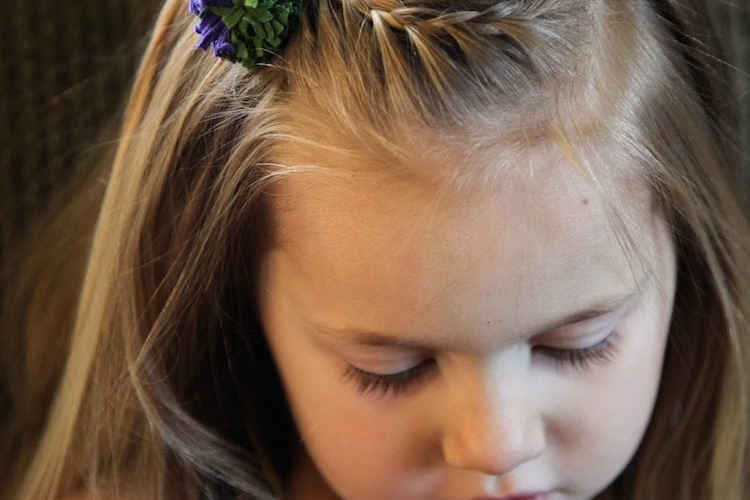 Coiffure facile pour petite fille : 18 idées simples pour gagner du temps