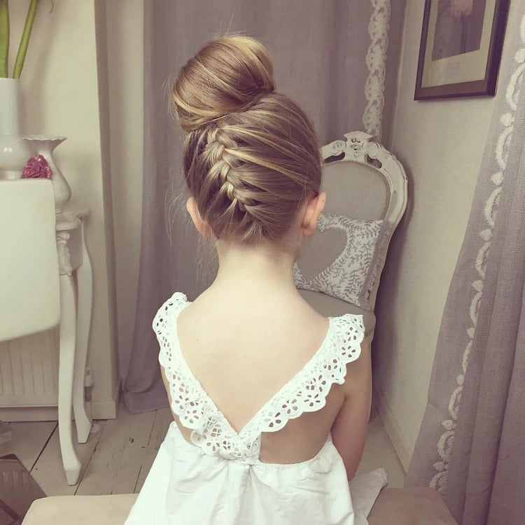 coiffure petite fille tresse pour mariage style ballerine chic