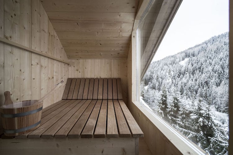 déco chalet moderne dans une suite de luxe avec sauna privé et vue