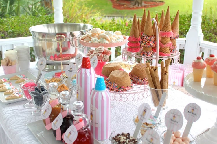 décoration du buffet sucré pour un anniversaire enfant de plein air