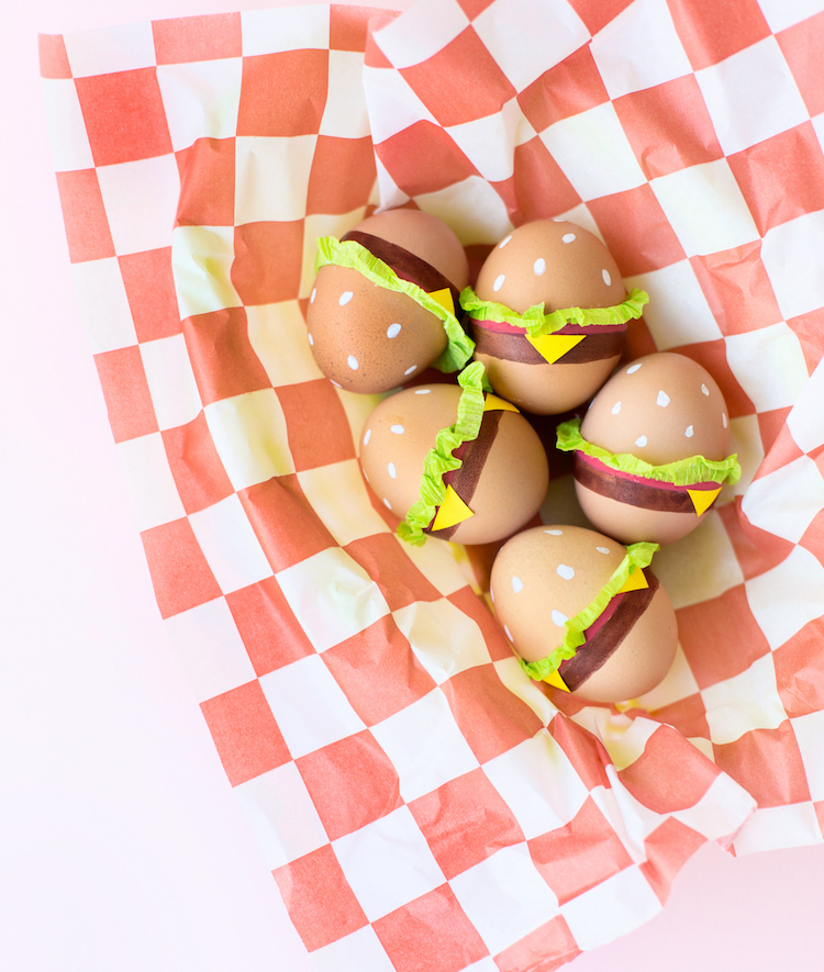 décoration oeuf de Paques hamburgers - idée pour divertir les enfants